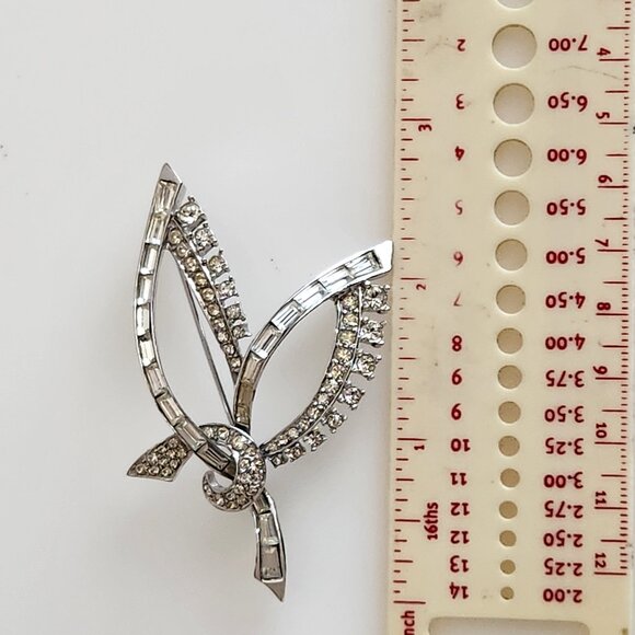 1940-s MARCEL BOUCHER SIGNED BIG VINTAGE BOW BROOCH WITH SPARKLING CLEAR CRYSTAL - Picture 6 of 7